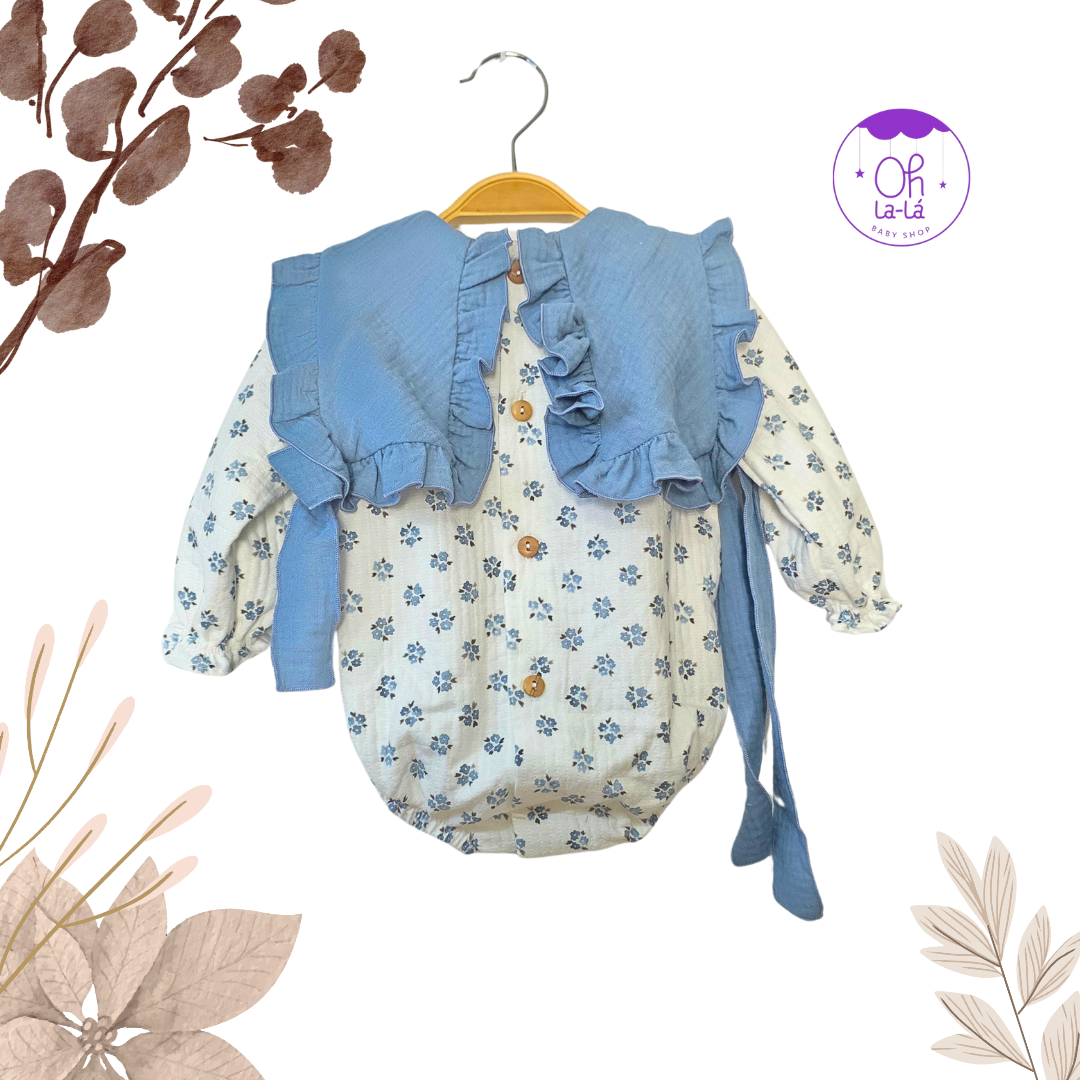 Pelele con baberola de azul