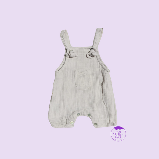 Peto bebé muselina beige unisex con tirantes ajustables